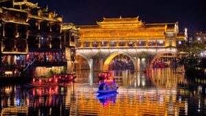 Beleuchtete antike Brücke aus China